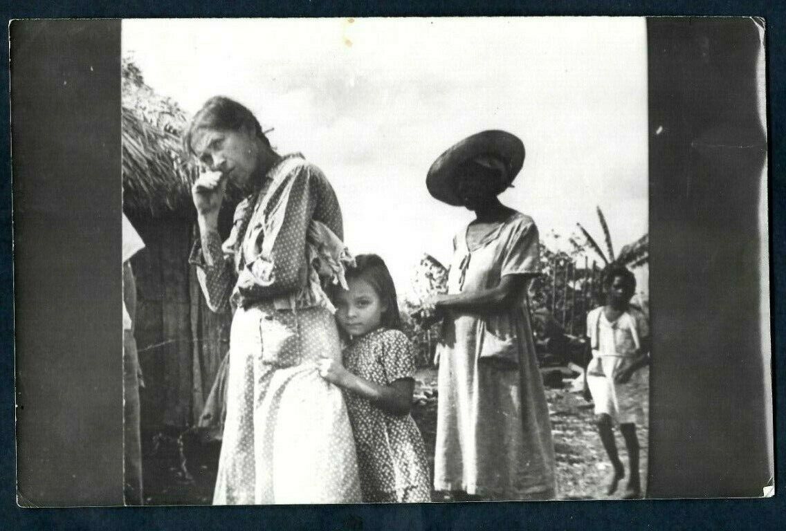 COUNTRYSIDE FARMER FAMILY SOCIAL EXCLUSION CUBAN BEGGARS CUBA 1950s Photo Y 161
