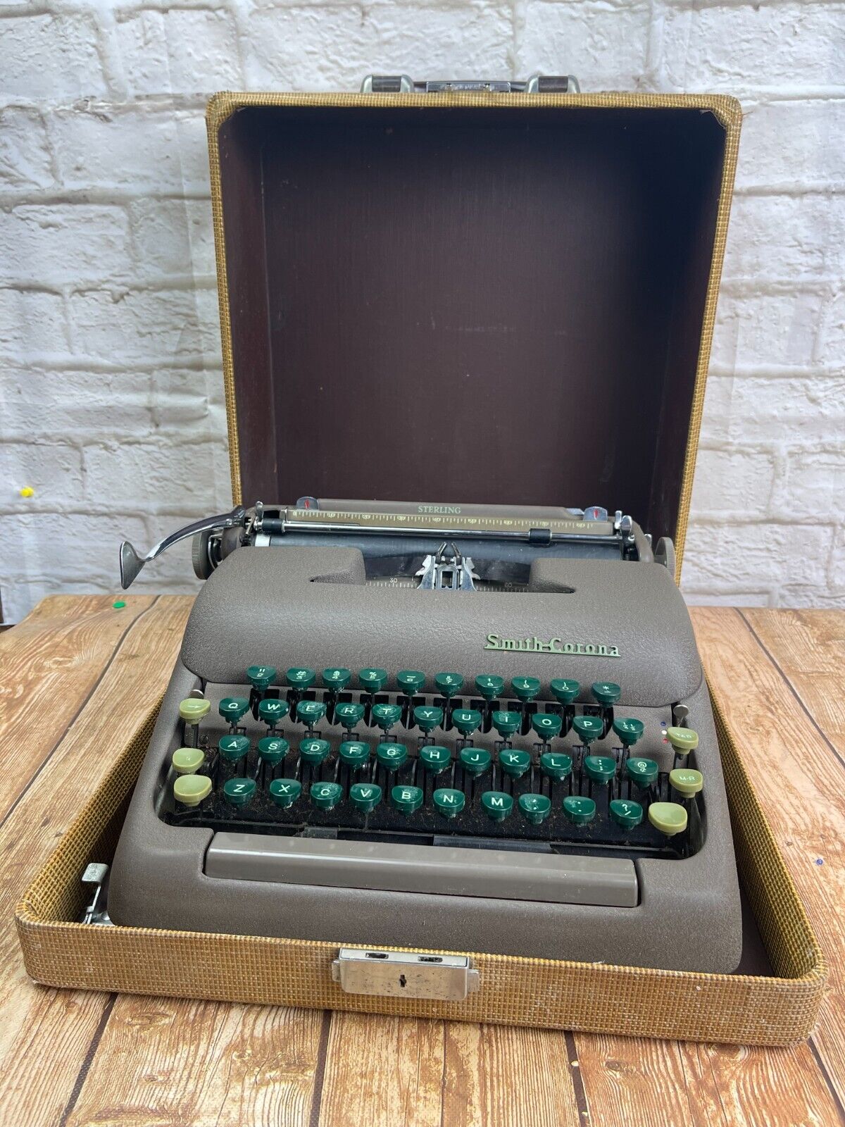 Vintage Smith Corona typewritter and Carrying case