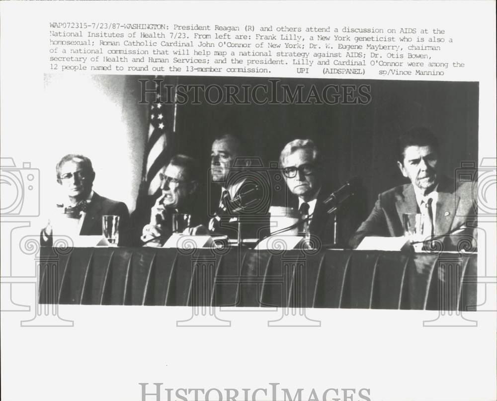 1987 Press Photo President Reagan joins discussion on AIDS in Washington