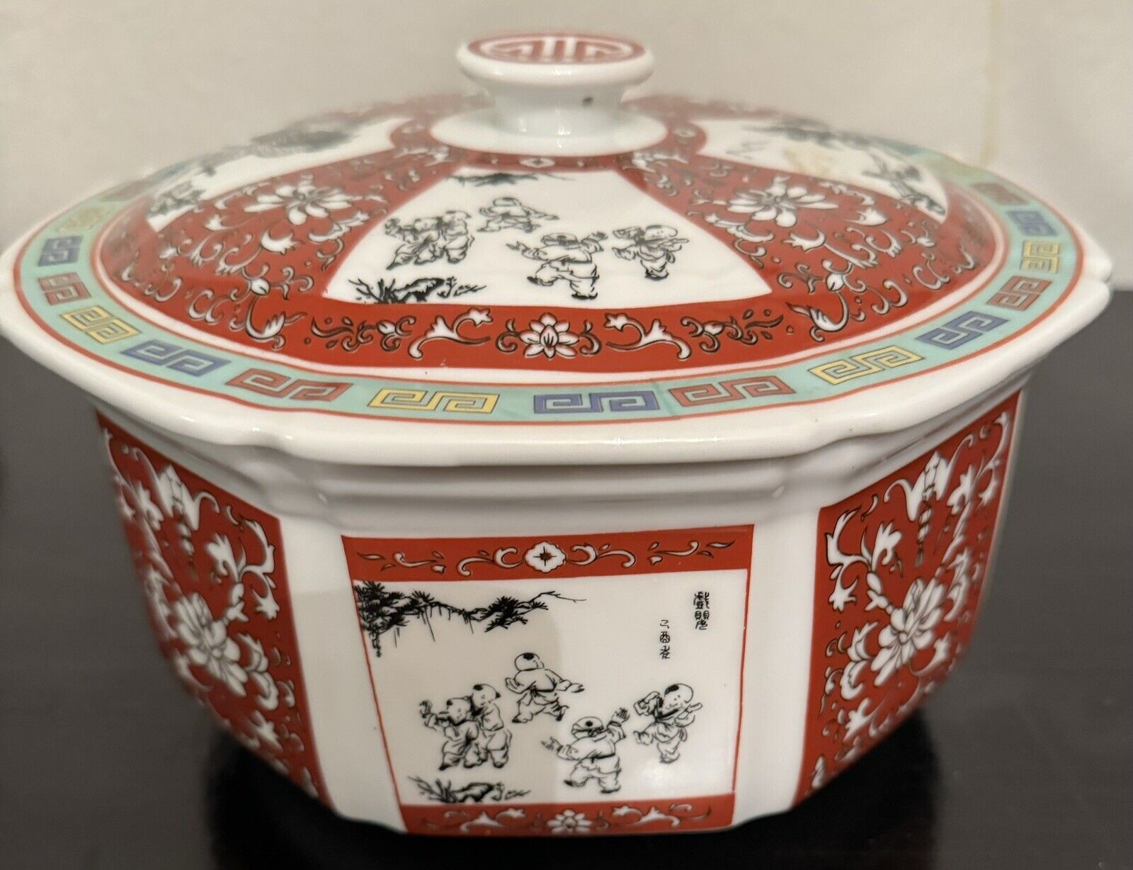 Vintage Taiwan Datong porcelain soup tureen bowl