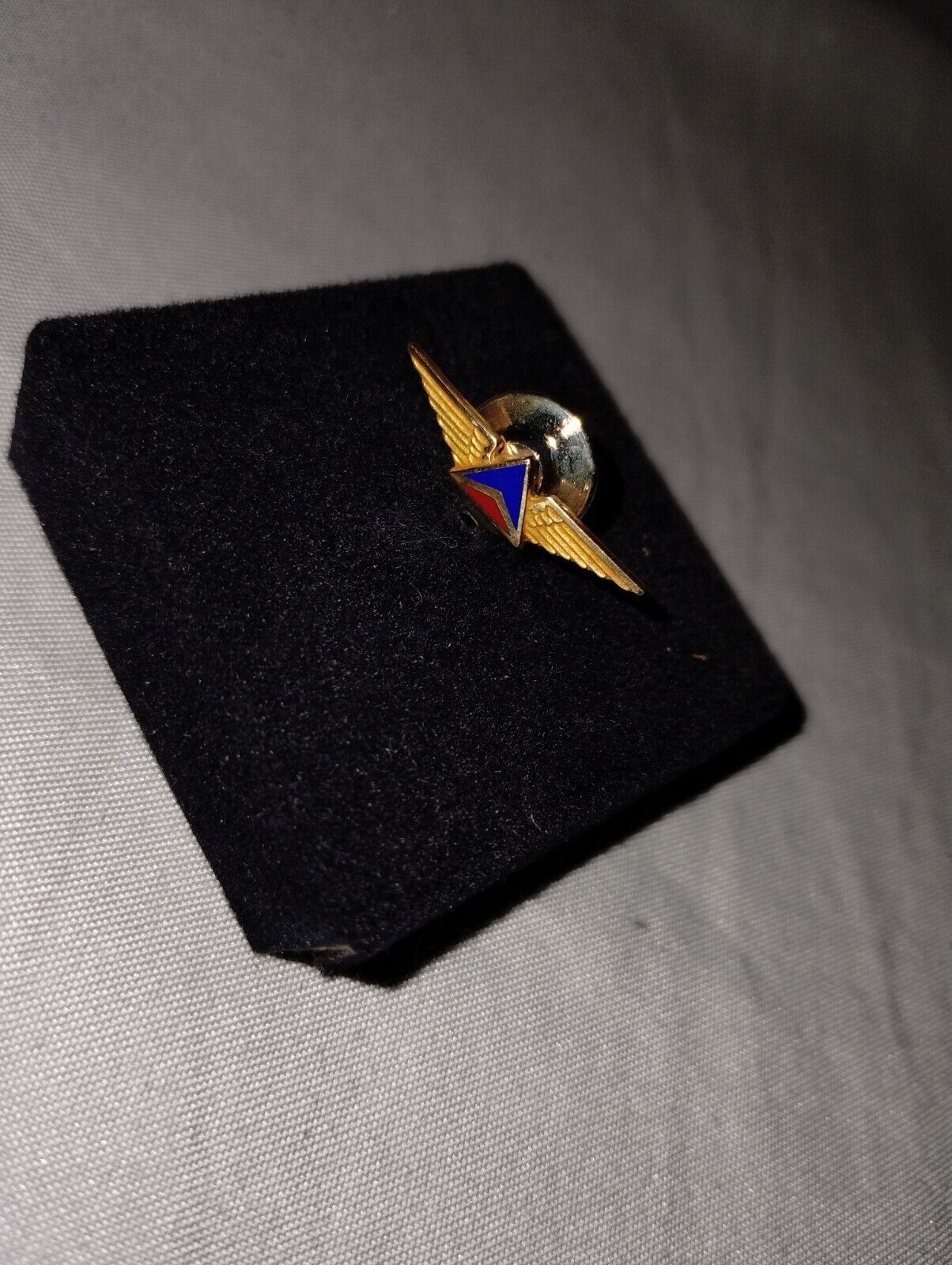 VINTAGE DELTA AIRLINES WINGS BADGE SERVICE PIN 10K GOLD LAPEL PIN TIE TAC 