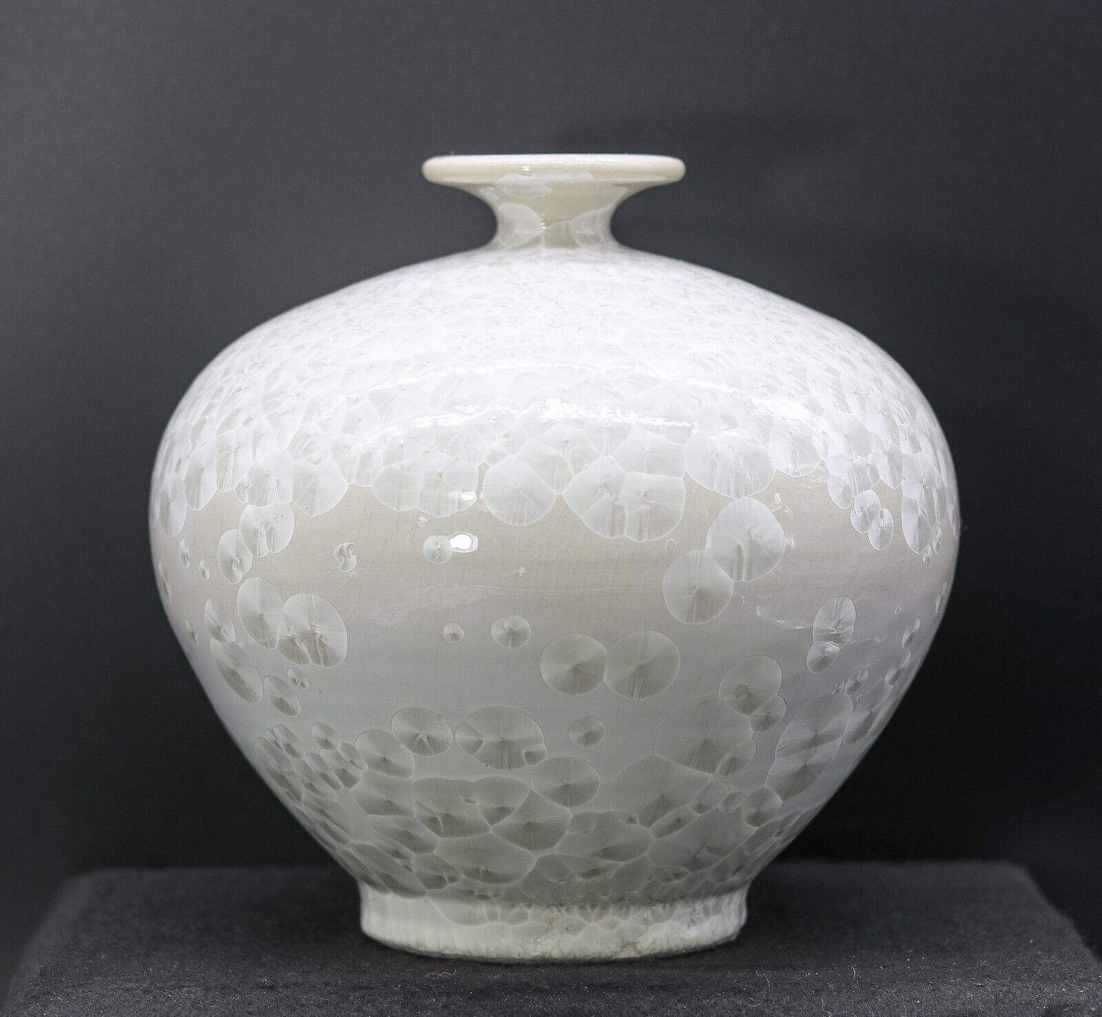 Vase Crystal Shell Pomegranate Shades of White has Maker\'s Mark