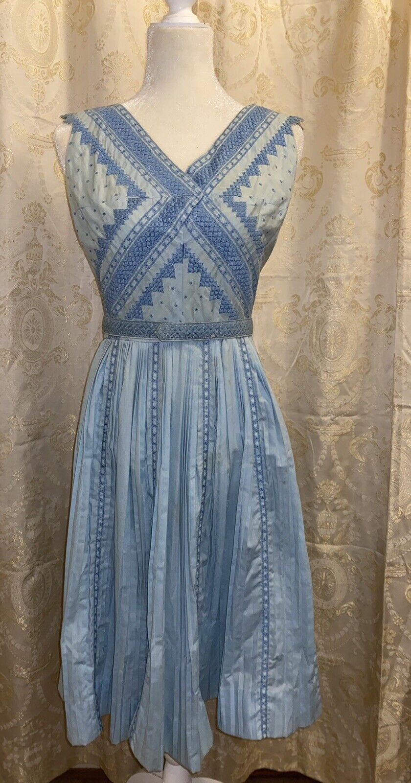 Vintage 1950s Carlye blue pleated skirt dress