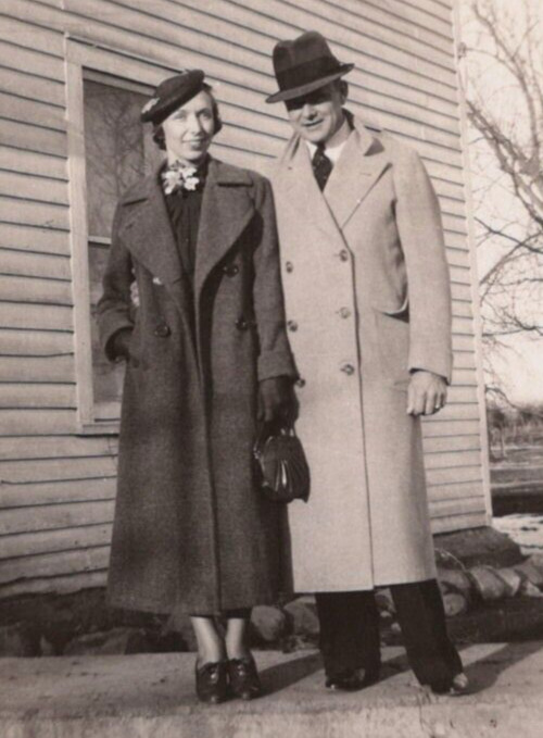 5P Photograph 3x4 Cute Couple Pretty Woman Handsome Man Overcoat Fedora 1930's