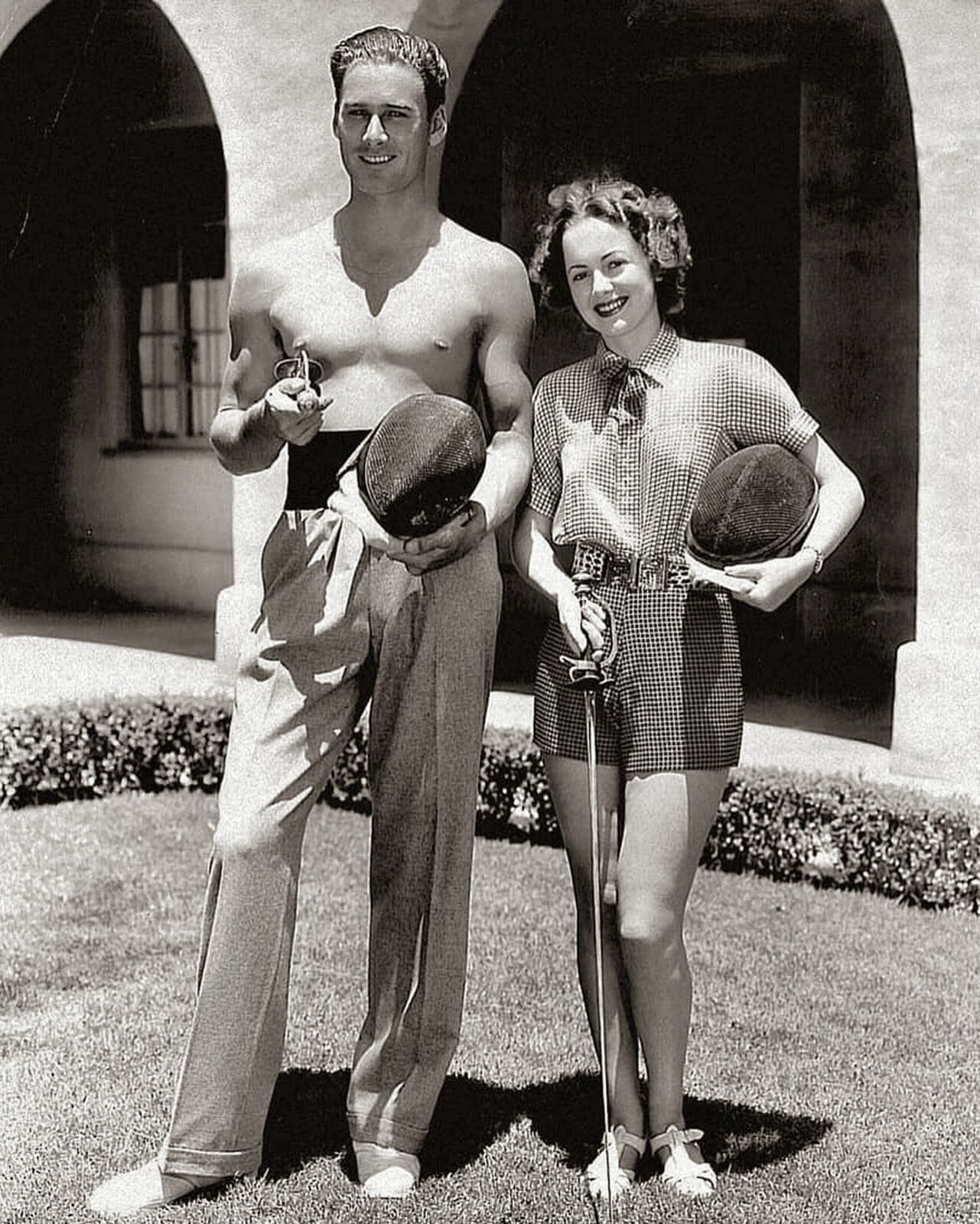 1935 ERROL FLYNN & OLIVIA de HAVILLAND Captain Blood Publicity Photo (218-z )