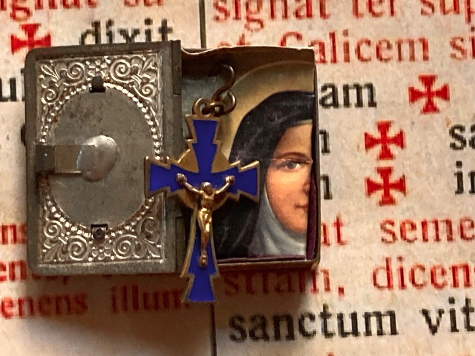 RARE VINTAGE St There Jesus I. Crucifix / RELIC : Special enamelled cross & box