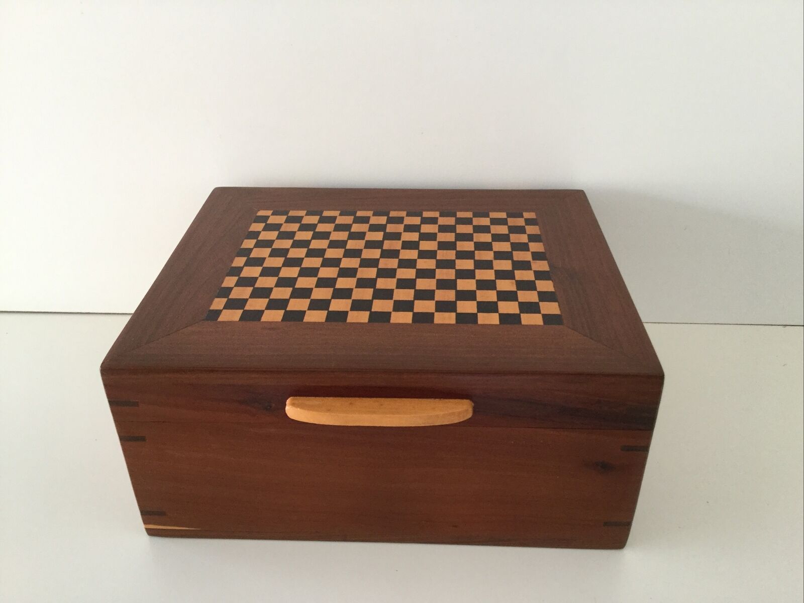 BEAUTIFUL AND GORGEOUS TOBACCO BOX OR ANY SIMILAR USE IN NATURAL CEDAR WOOD