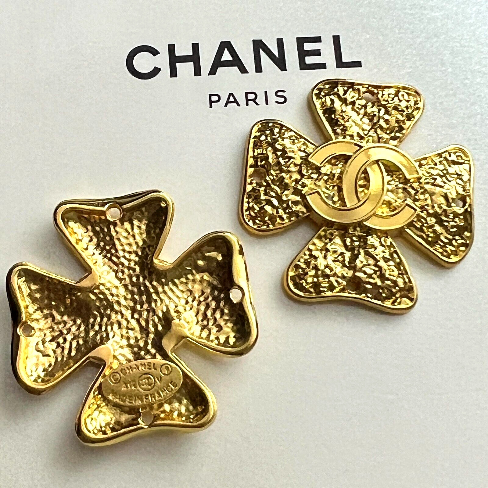 1 Vintage original large 30 mm Chanel CC Logo gold tone button 4 holes 1,18 inch