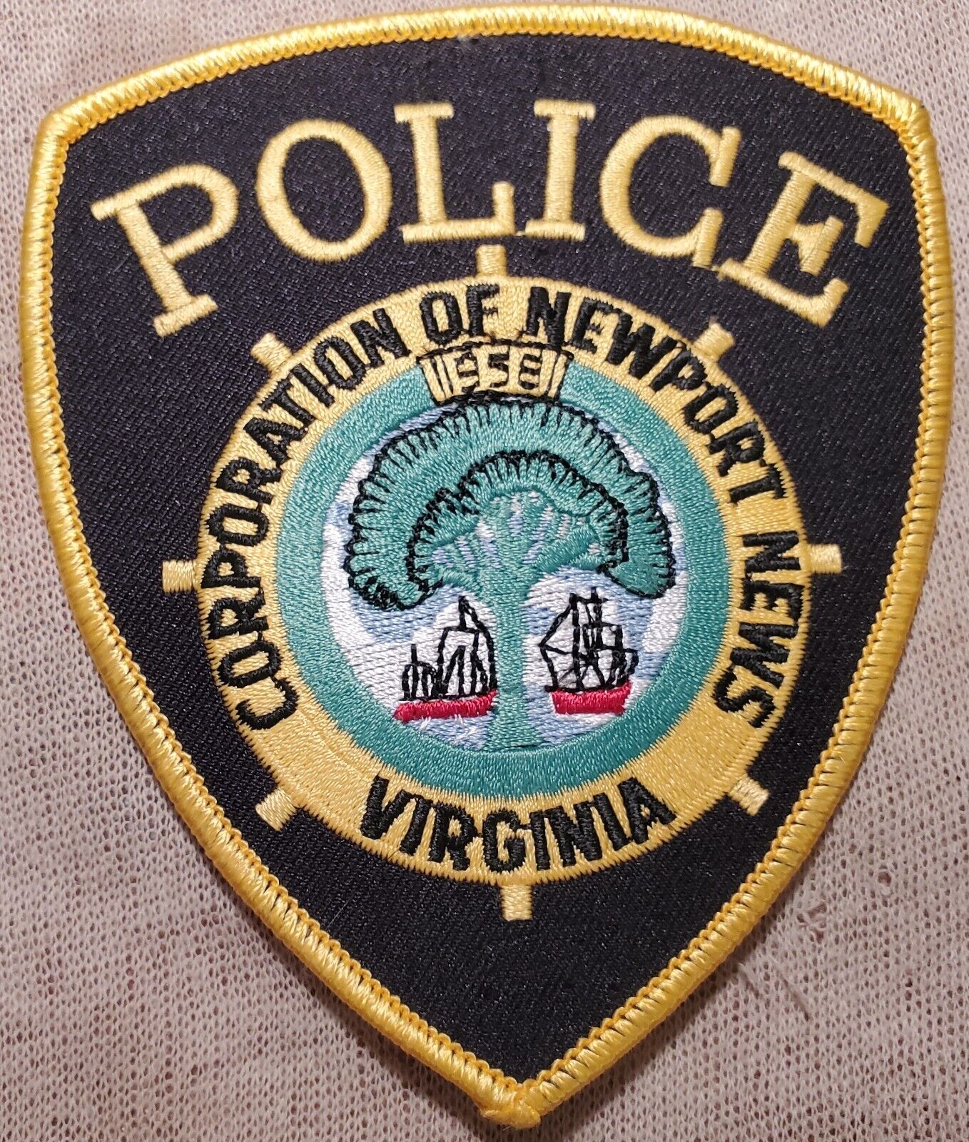VA Newport News Virginia Police Shoulder Patch (Yellow Border)