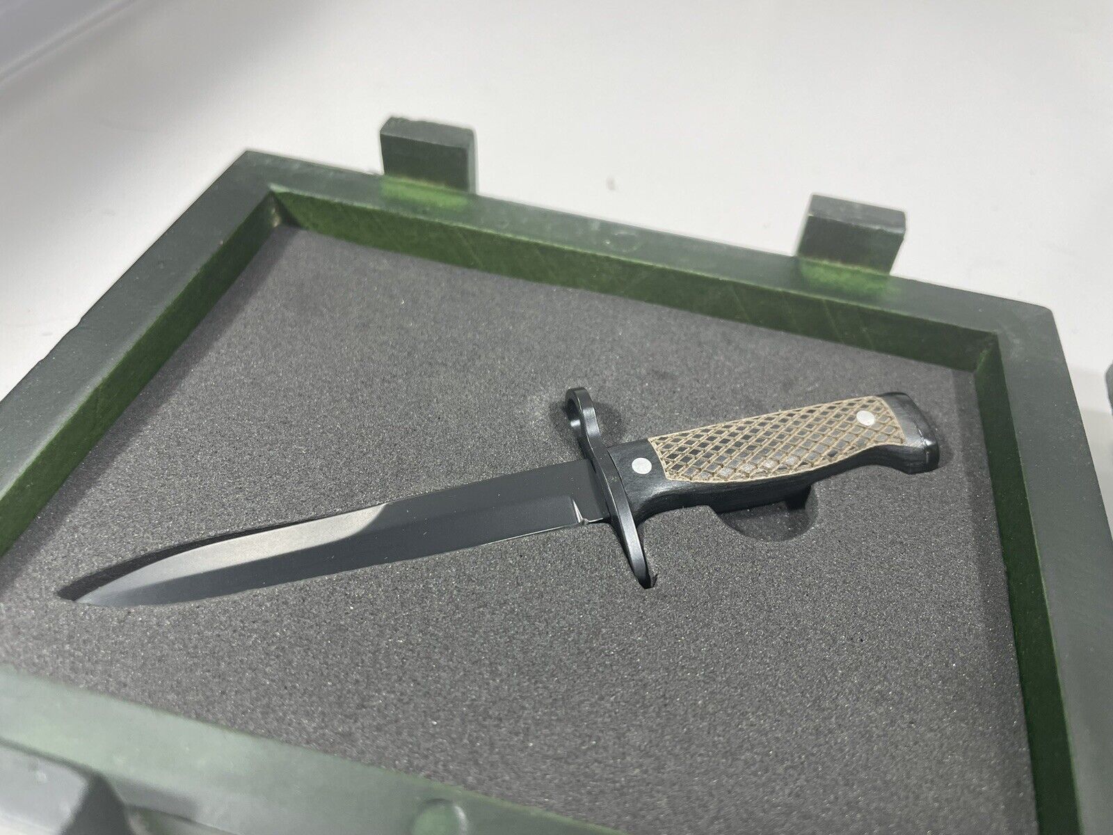 PRC Miniature Knife w/ Magnetic Storage Box Mini Quality All Metal China Taiwan