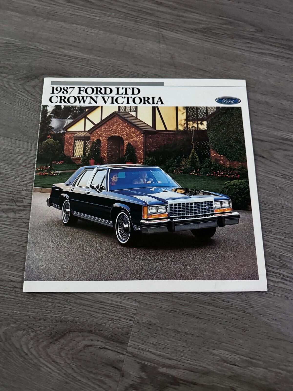 1987 Ford LTD Crown Victoria Automotive Dealer Brochure