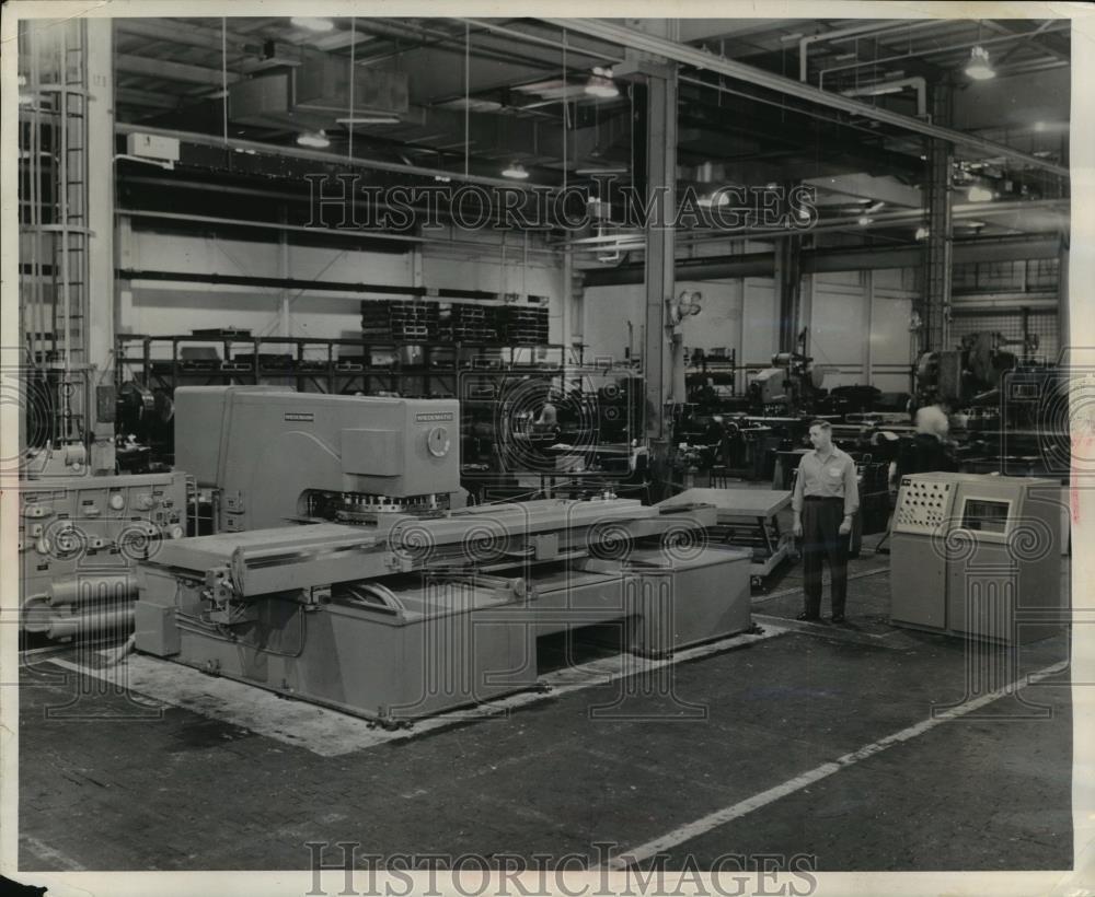 1964 Press Photo 30 Ton Punch Press in Cutler-Hammer, Incorporated Plant