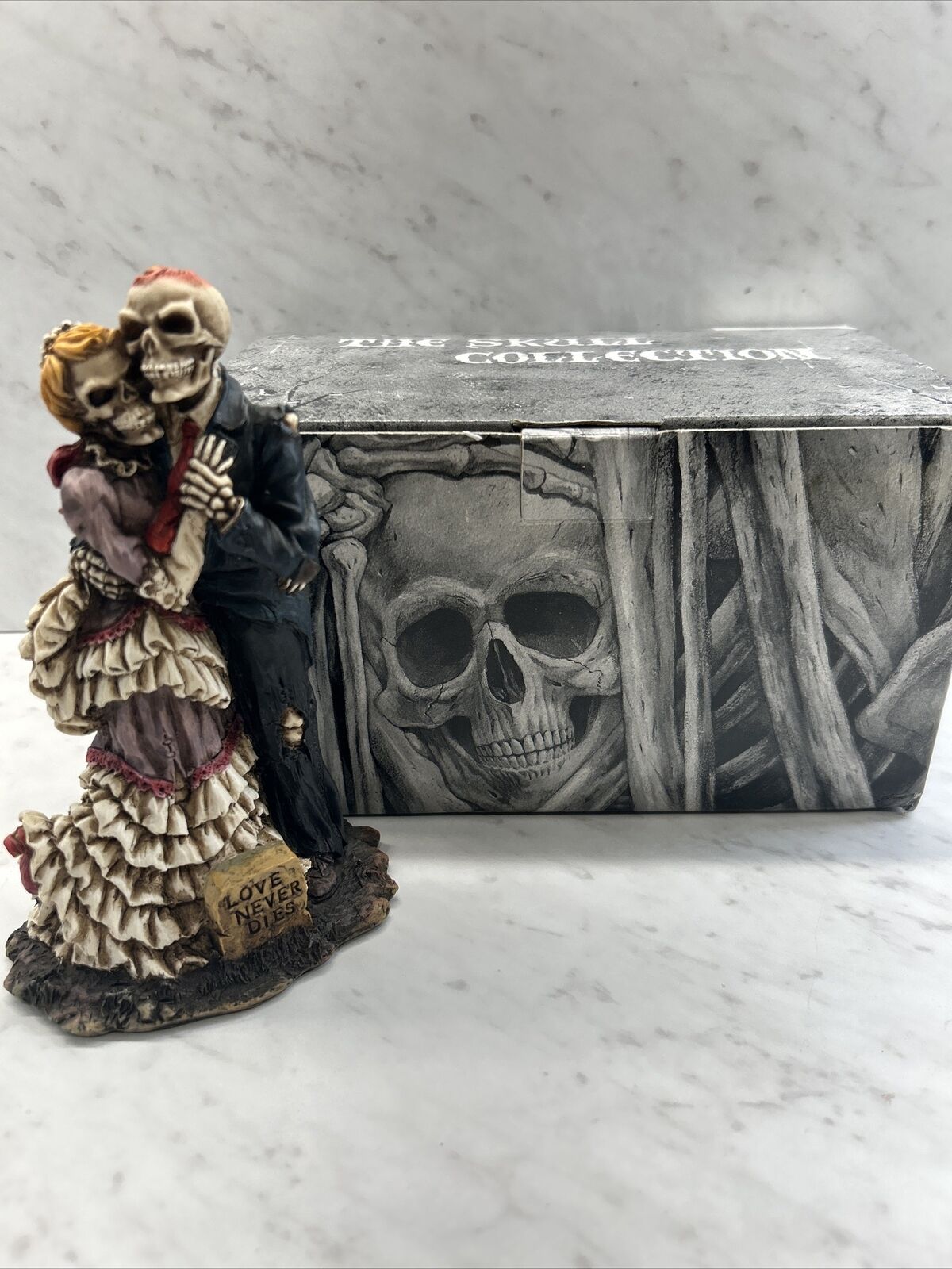 Love Never Dies 2004 Pacific Giftware The Skull Collection Groom & Bride Embrace