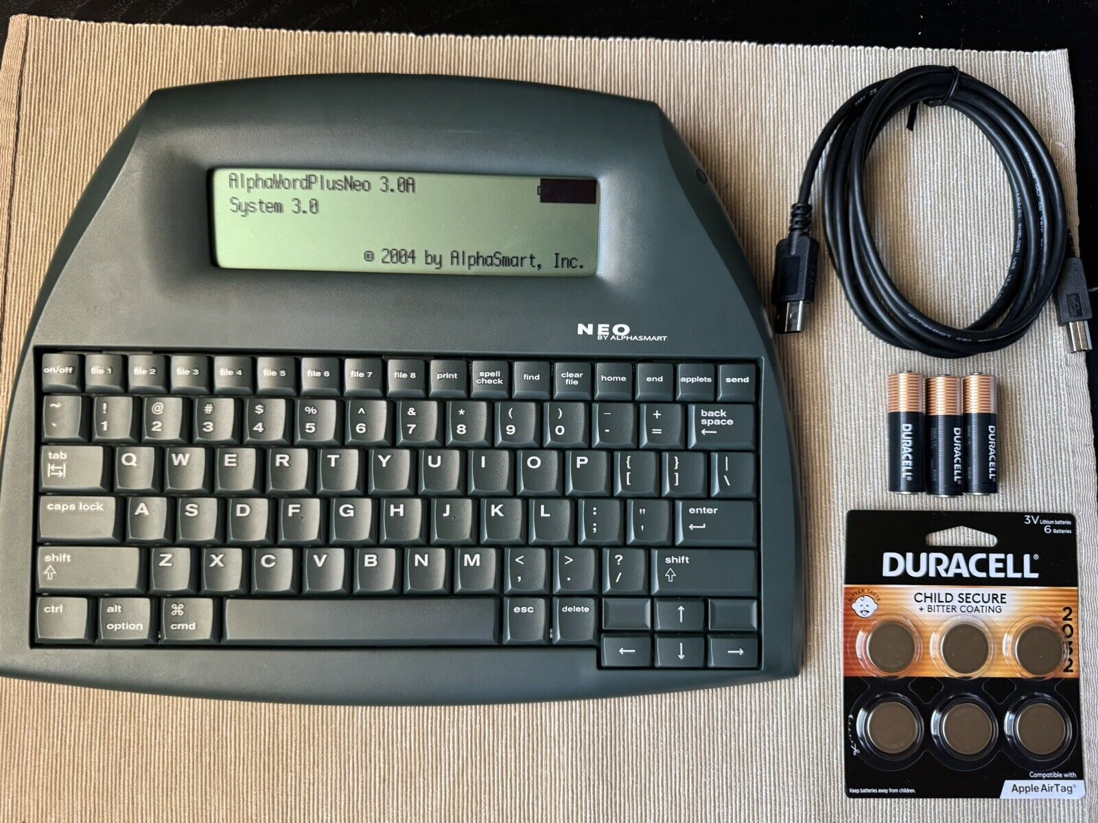 Alphasmart Neo Word Processor Portable Typewriter New Batteries + USB Cable