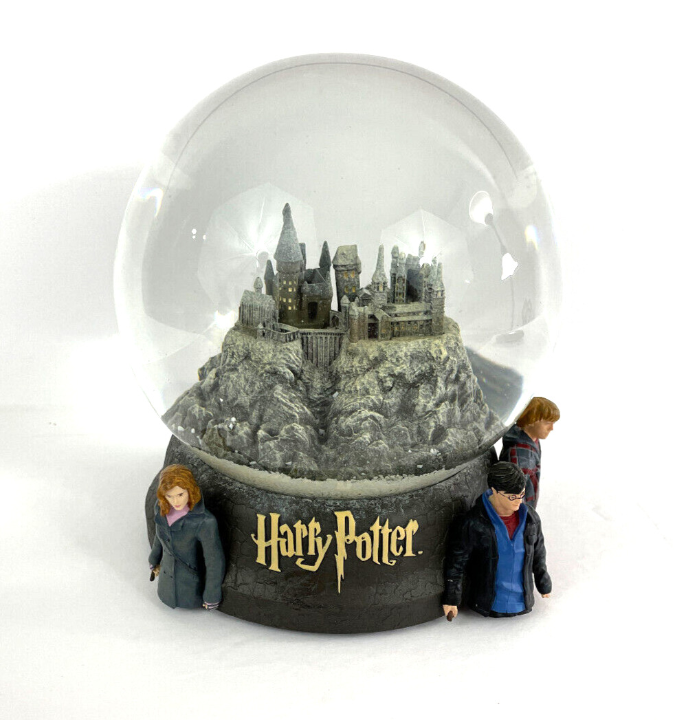 Harry Potter Limited Edition Snow Globe - Warner Bros, #71 of only 500 made NEW