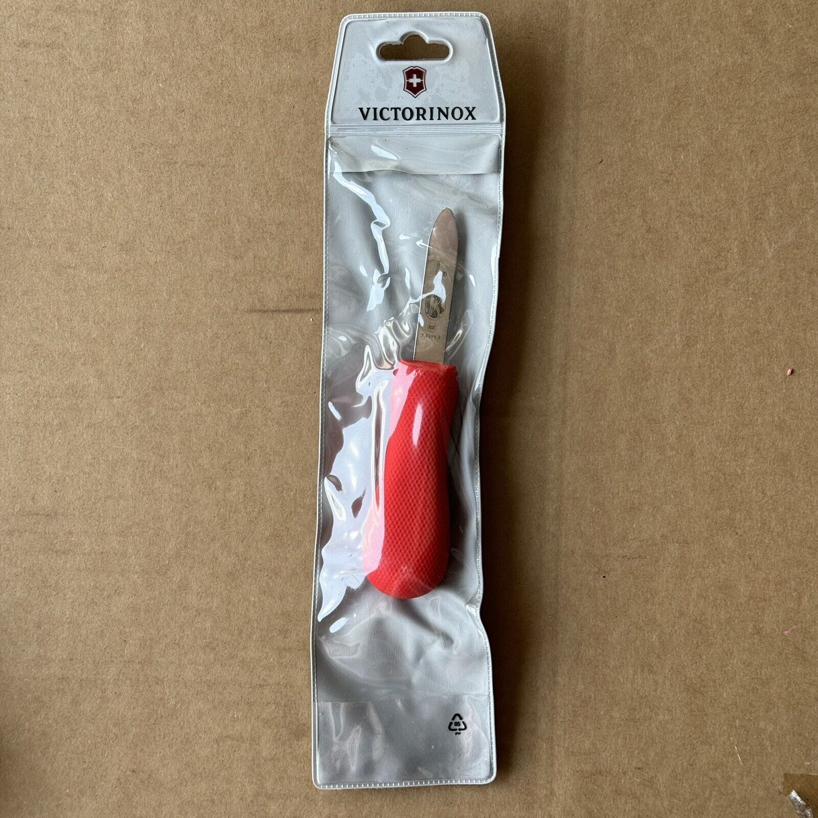 Victorinox Swiss Army OYSTER KNIFE New Haven Style (Bent Tip) Red 7.6399.3