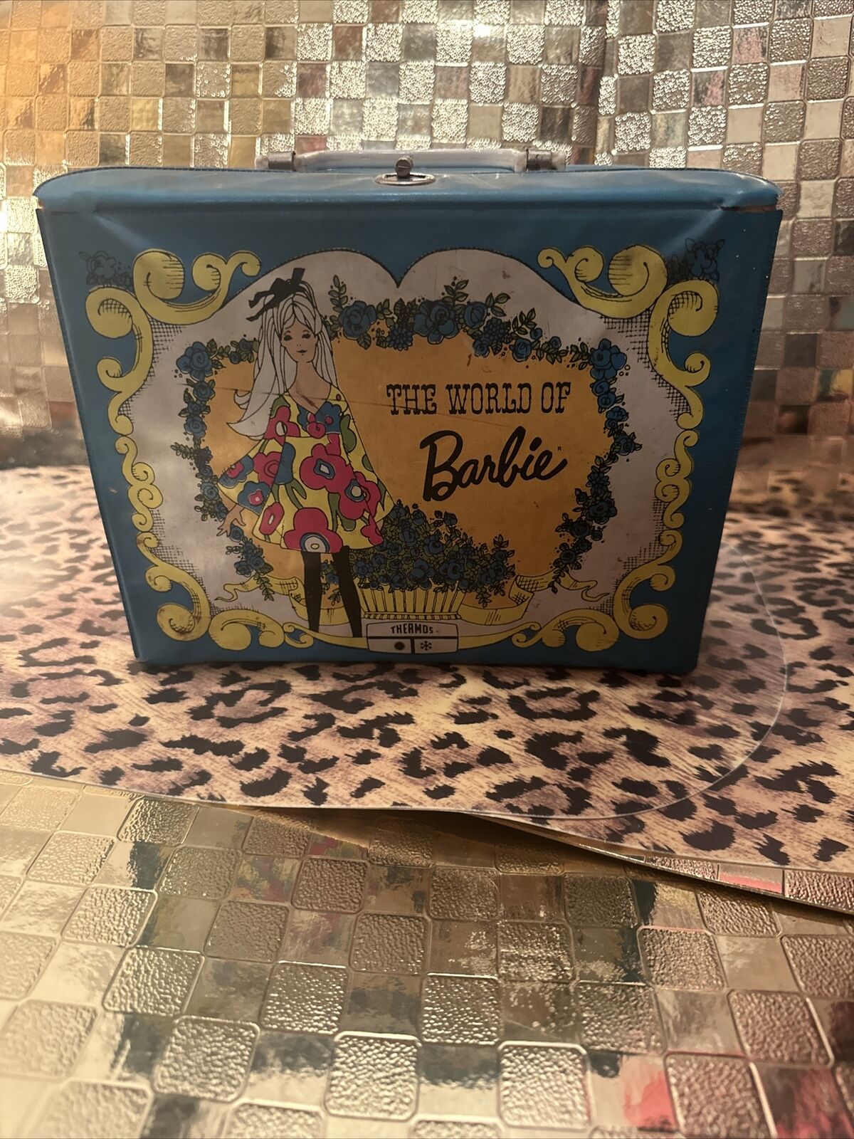 Vintage 1971 THE WORLD OF BARBIE LUNCHBOX ****