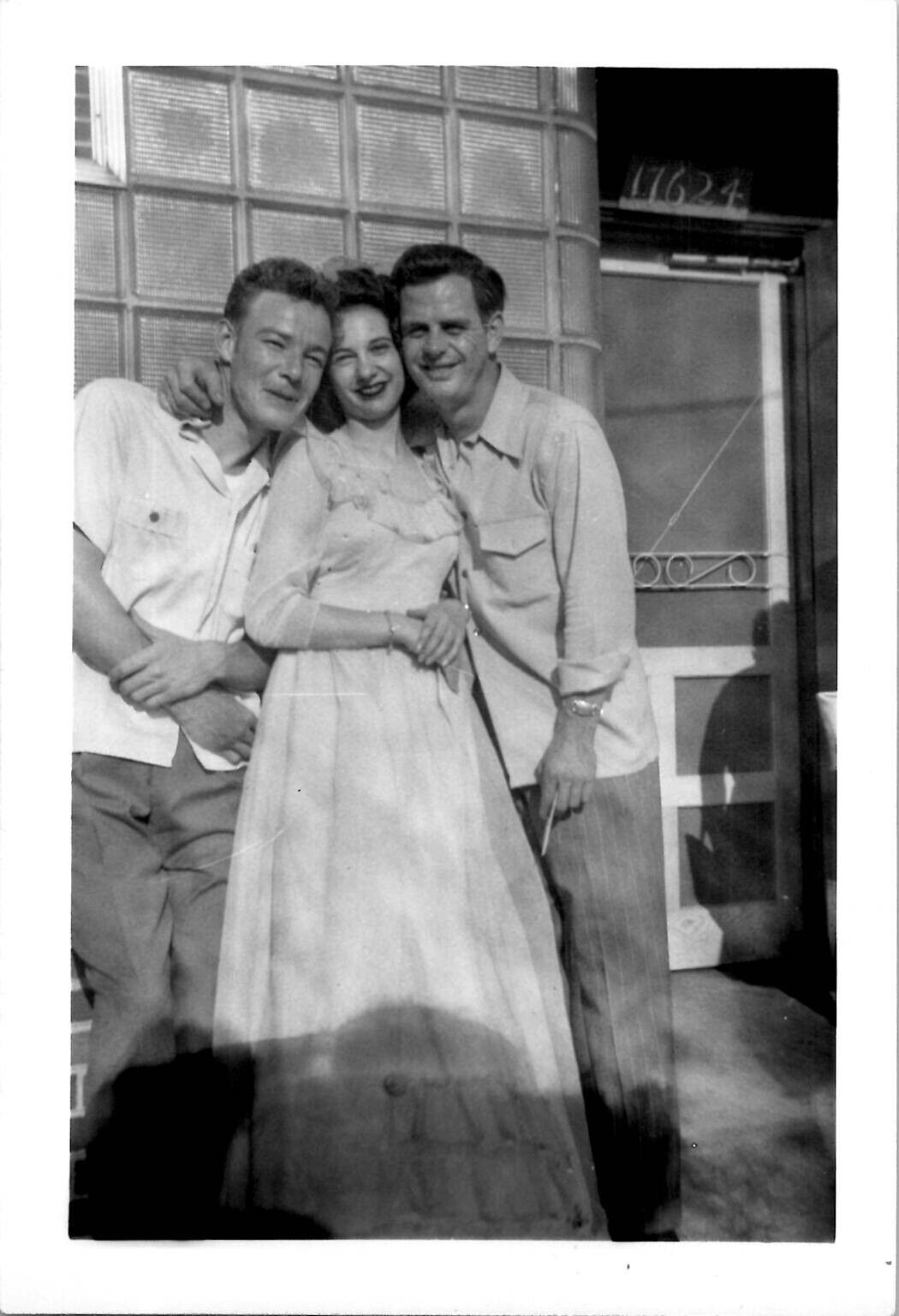 ENM FLAMBOYANT THROUPLE LOVERS HAVING FUN ~ 1940s VINTAGE GAY PHOTOGRAPH