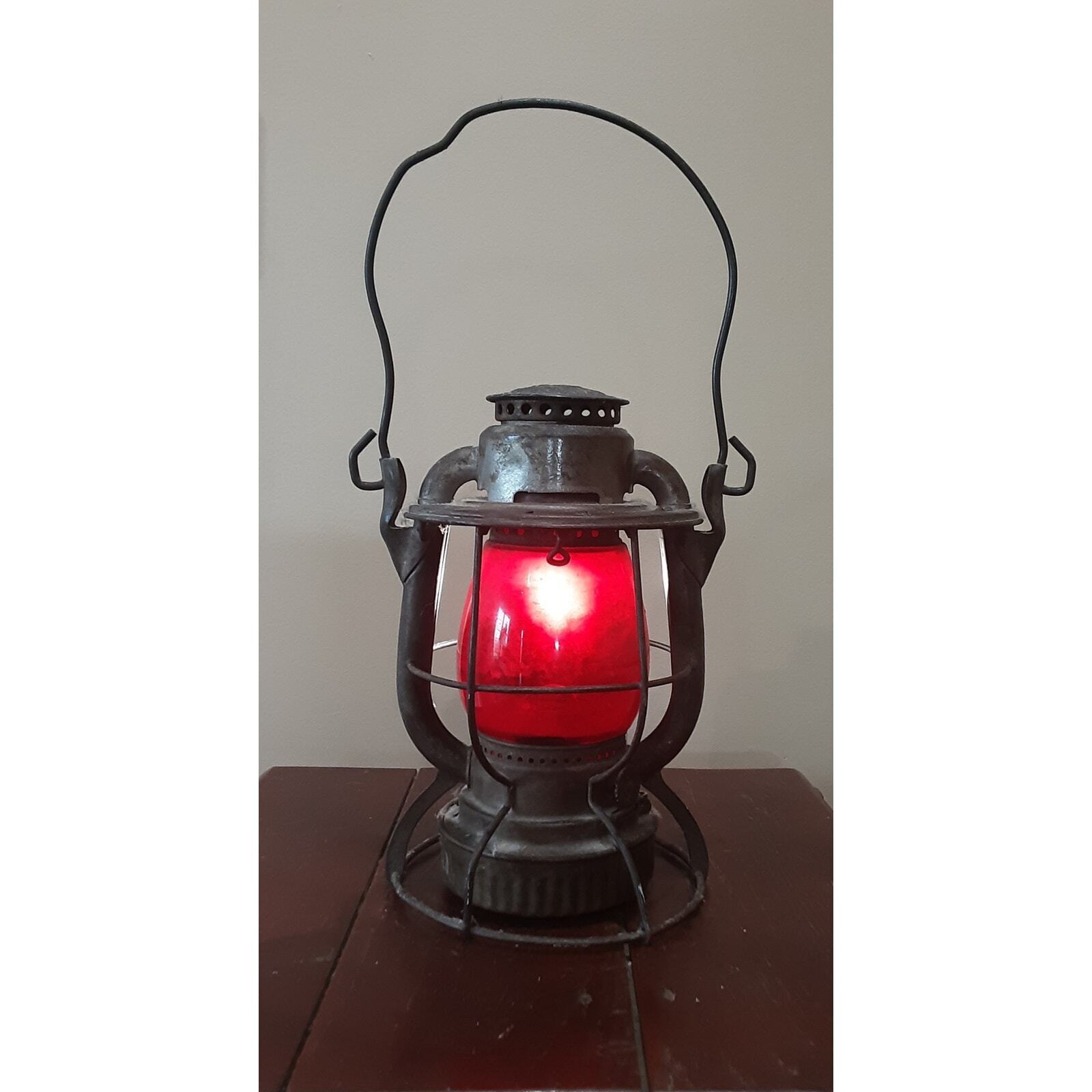 Antique Dietz Vesta Red Globe New York Railroad Lantern