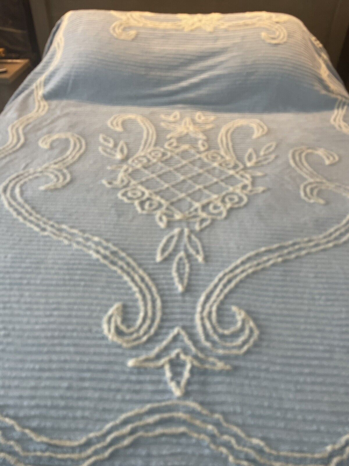 Vintage Blue White Floral Chenille Bedspread 87x100 Full Queen Grannycore READ