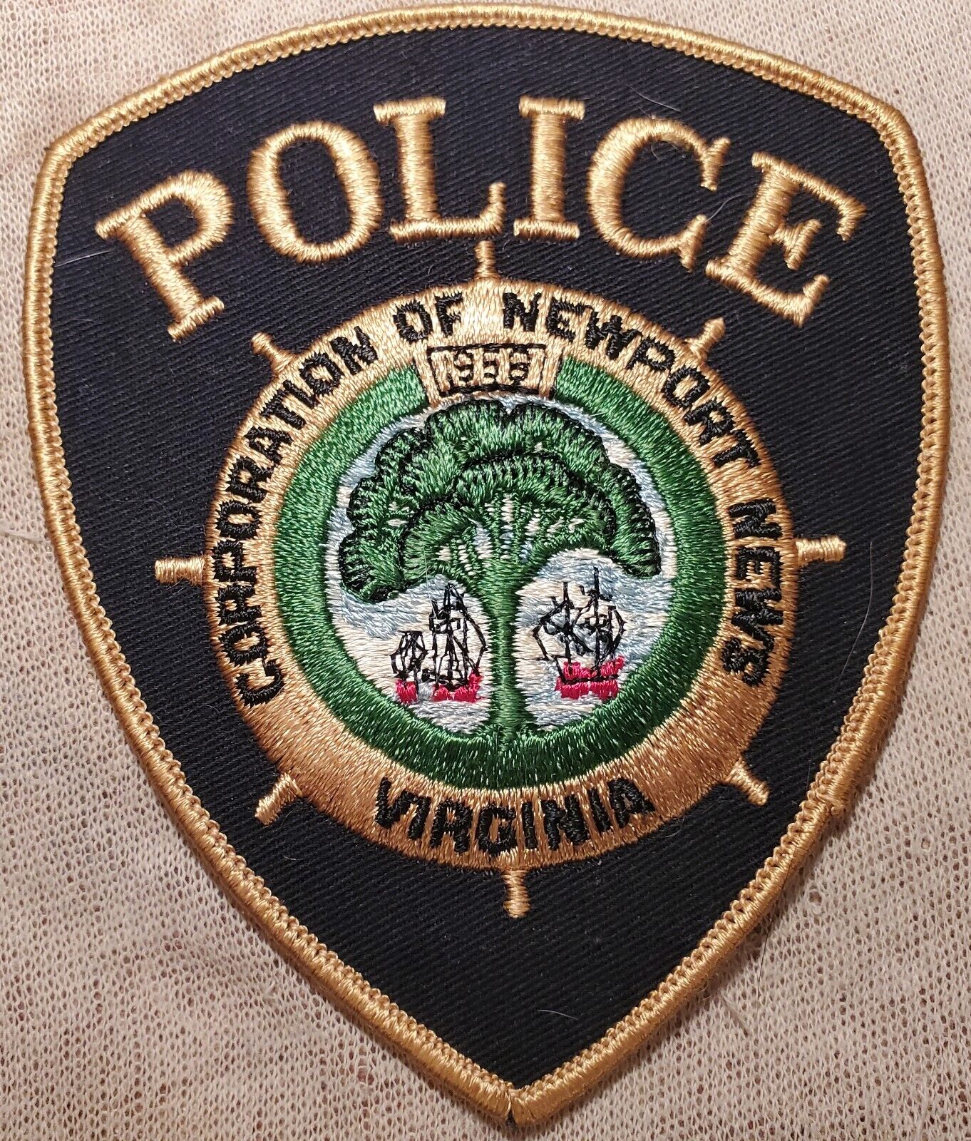 VA Newport News Virginia Police Shoulder Patch (Gold Border)