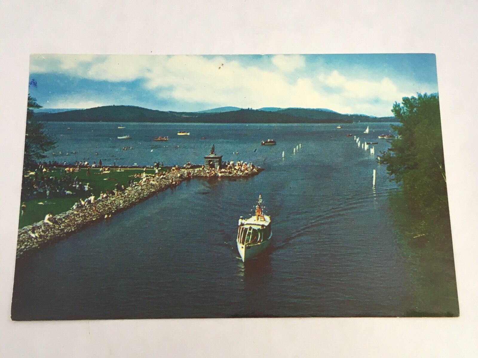 Endicott Rock & Beach Lake Winnipesaukee New Hampshire Vintage Postcard Unposted