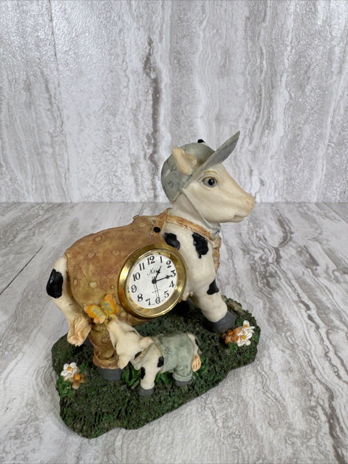 Nikko Quartz Cow Desk Shelf Mantel Figurine Décor Clock Collectible