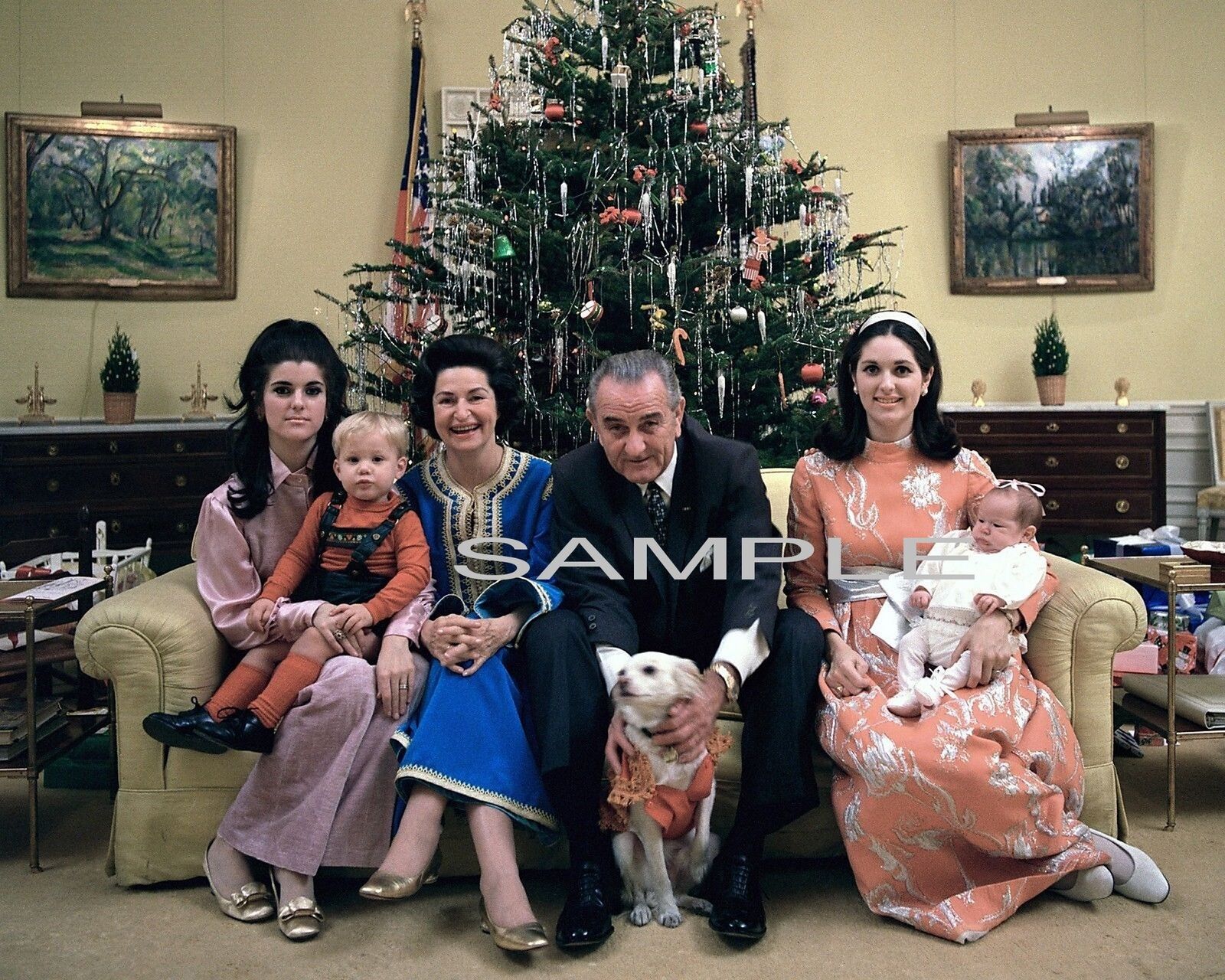 1968 PRESIDENT LYNDON JOHNSON & FAMILY - PHOTO  (145-S)