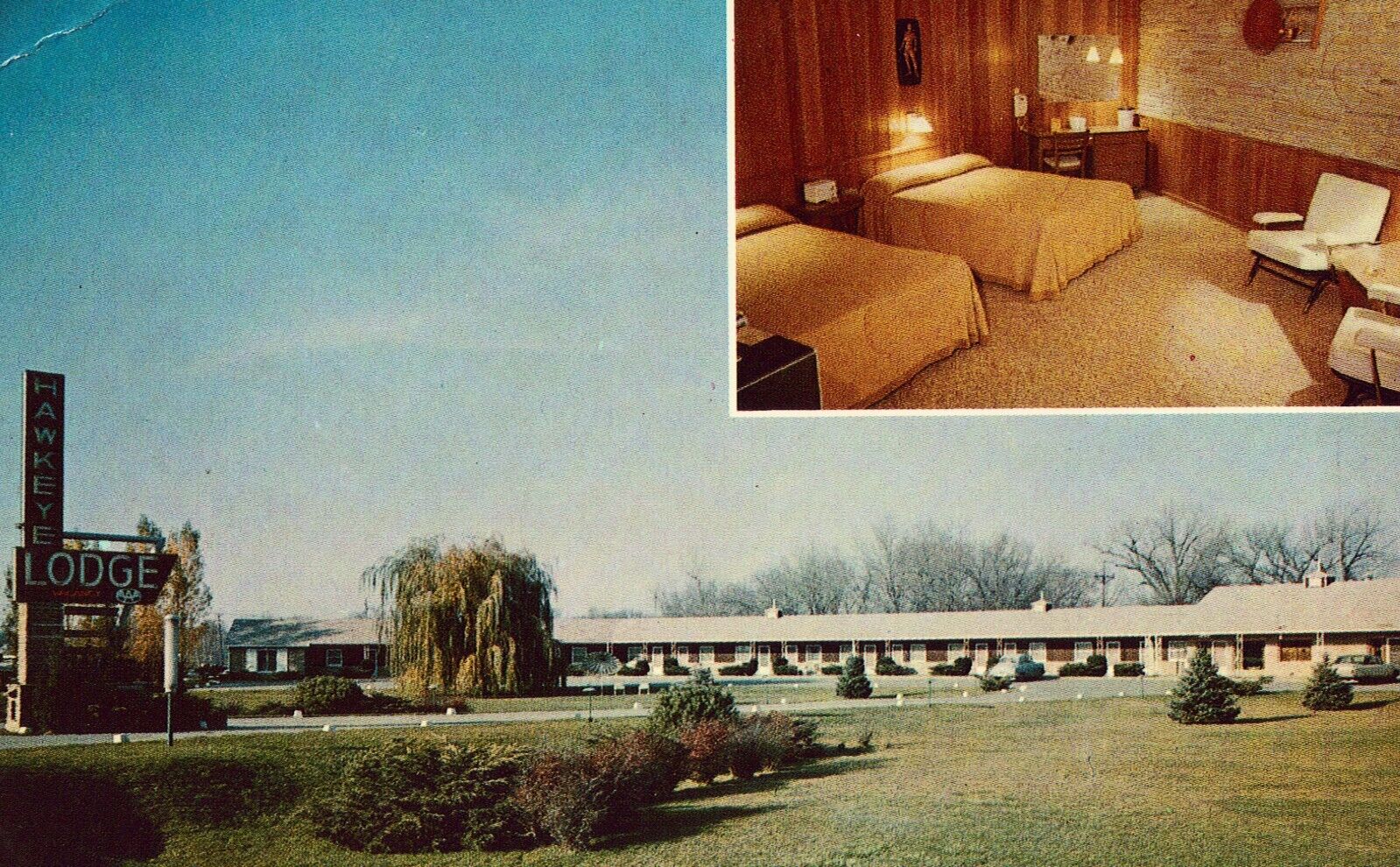 Vintage Postcard - Hawkeye Lodge Luxury Motel - Iowa City, Iowa