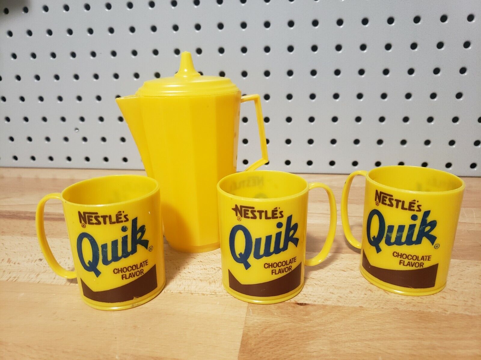 Vintage Nestle Quik Plastic Toy Serving Set of 3 Cups and 1 Pitcher with Lid