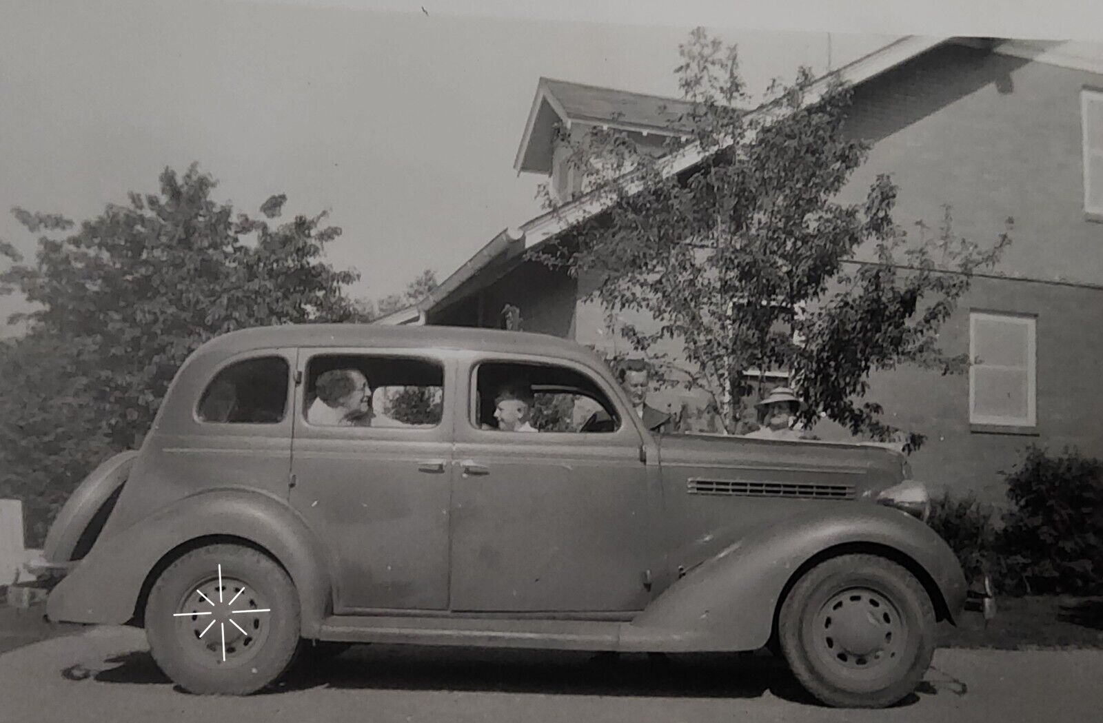 1937 CAR Pic  Vintage FOUND PHOTO Black And White Snapshot L1