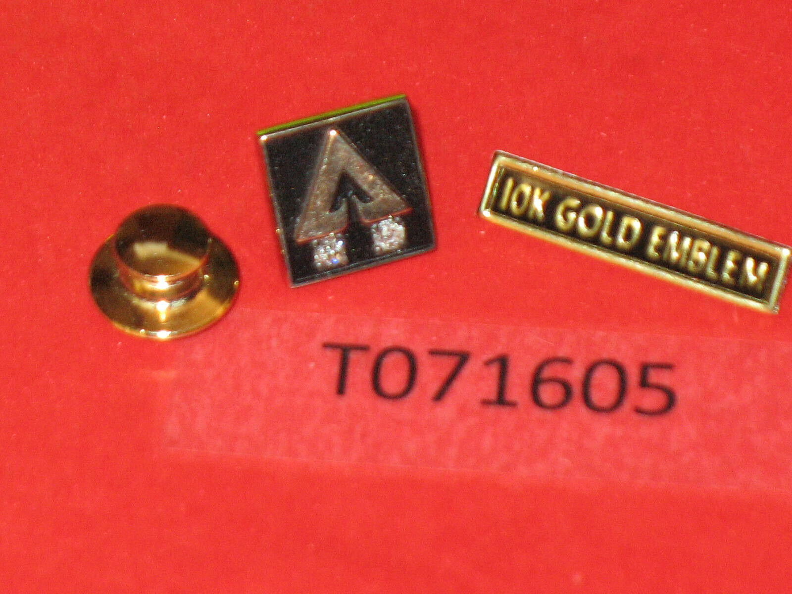 Weyerhaeuser Lumber tie tack 10K yellow gold emblem 2 Diamond, employee service