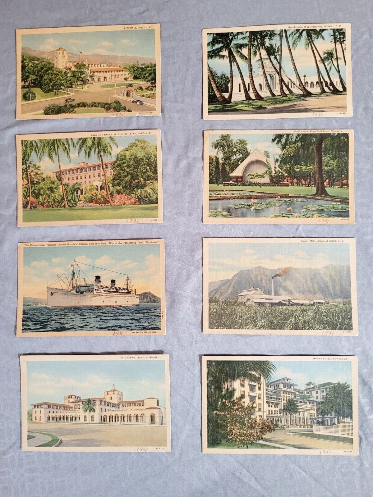 Eight Postcards of Hawaii Landmarks - Est. 1940s