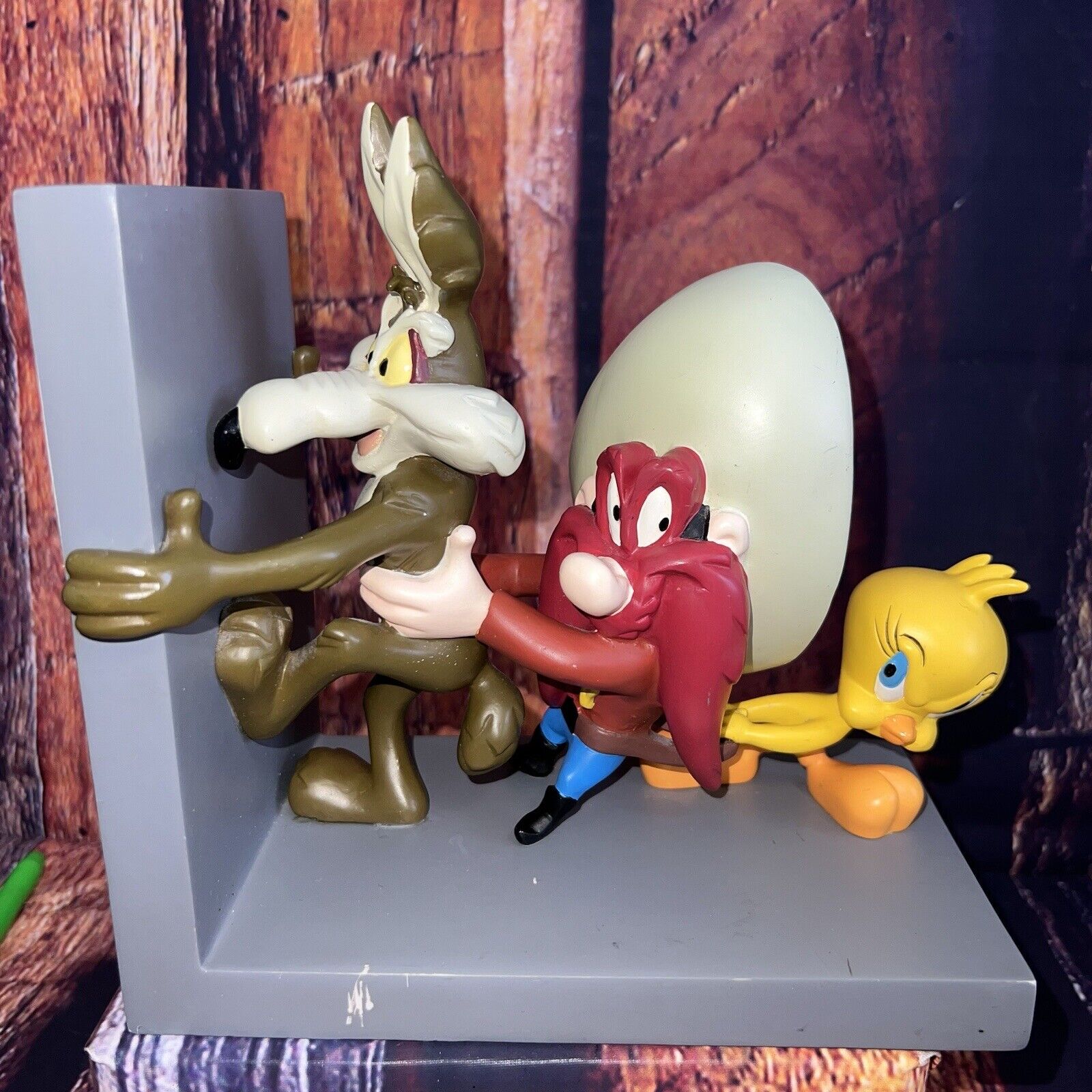 VTG 1996 Warner Brothers Studio Store Looney Tunes Book End Stand READ PLEASE
