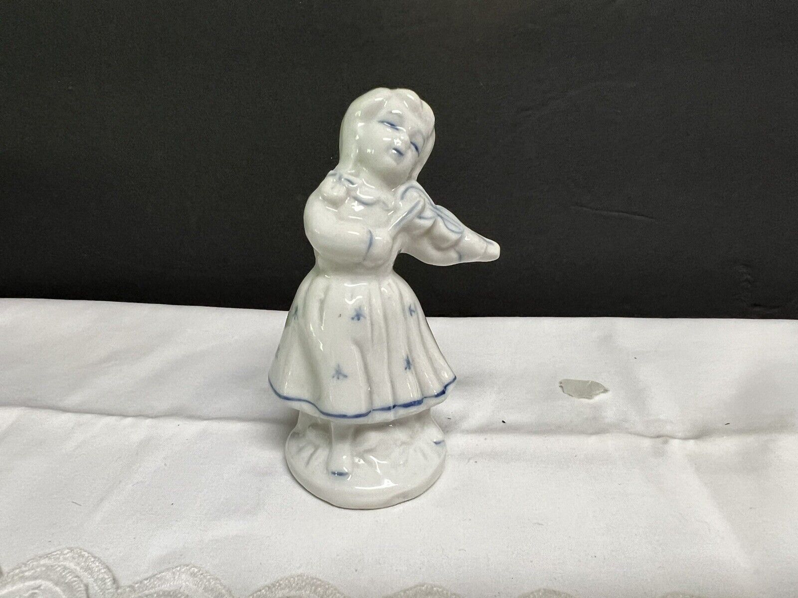 Vintage Small Blue White Woman With violin fingurine