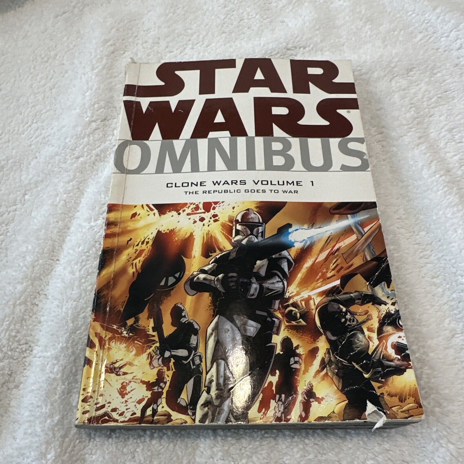 Star Wars Legends Omnibus Clone Wars Vol 1 The Republic Goes To War 1st Edition
