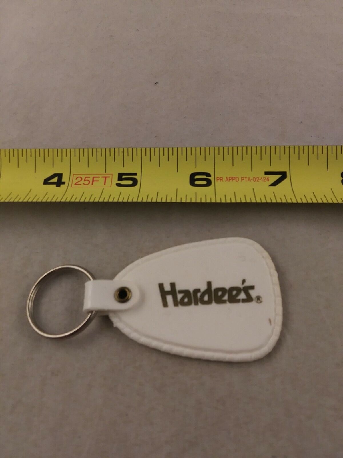 Vintage HARDEE'S Fast Food Keychain Key Ring Chain Fob Hangtag *EE27