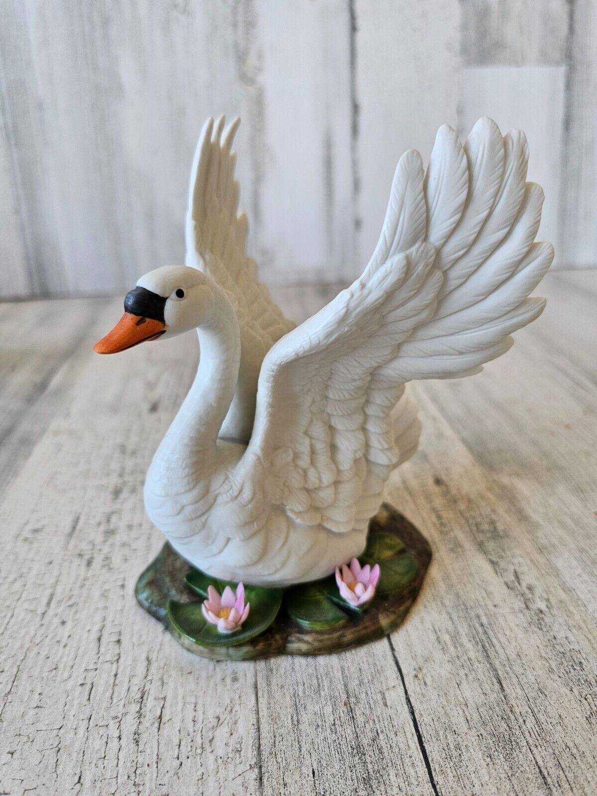 Andrea mute swan bird 6318 vintage statue porcelain figurine lifelike realistic