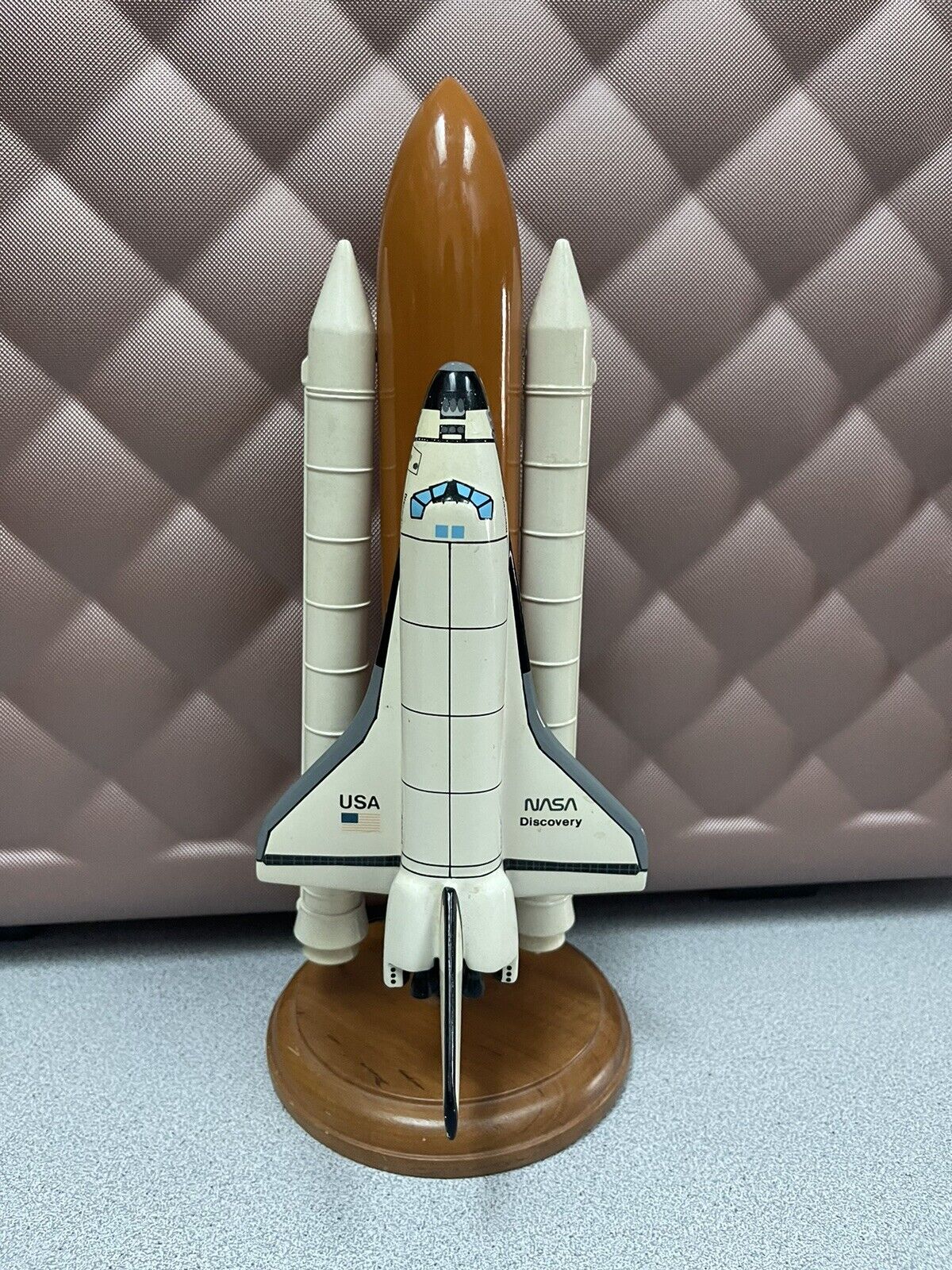 SPACE SHUTTLE DISCOVERY NASA MODEL 1/200 SCALE