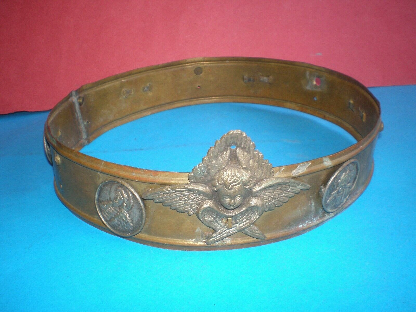 Ancient Russian crown decorated with a Cherub and images of Saints - Very rare