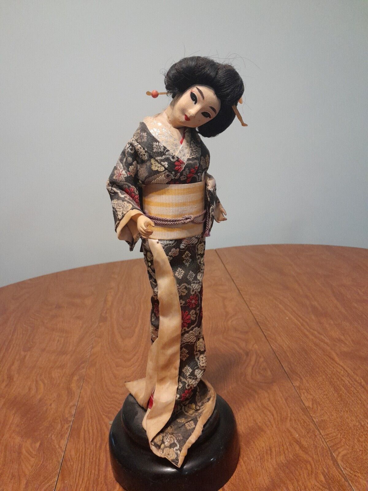 Antique Geisha Statue/Music Box