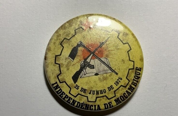 Mozambique vintage pin badge  Rare