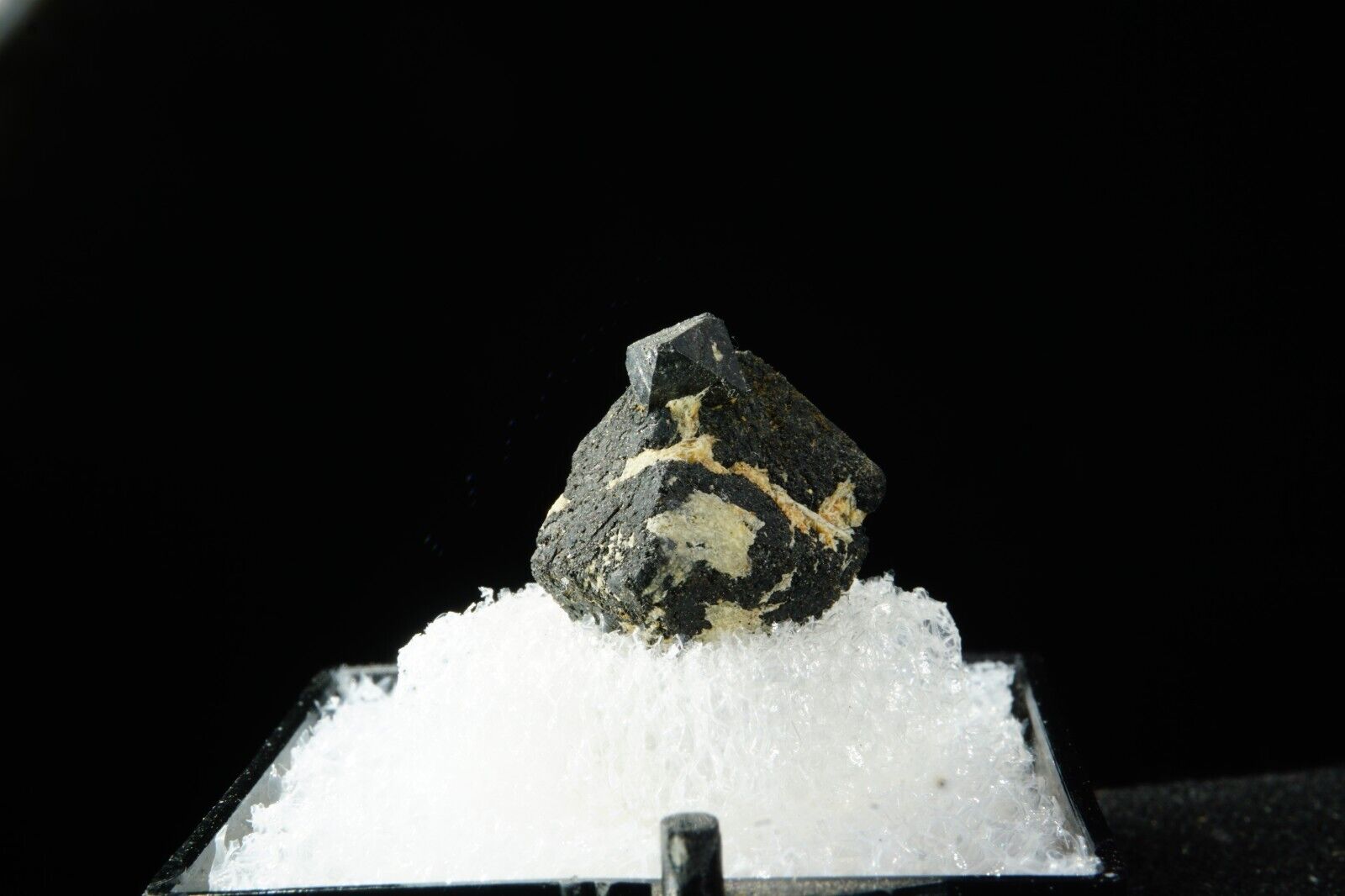 Perovskite on Magnetite / Thumbnail Mineral Specimen / Perovskite Hill, Arkansas