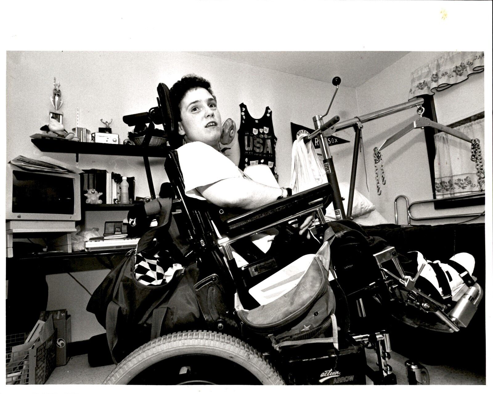 LG58 1993 Original Mark Garfinkel Photo YOUNG WOMAN IN WHEELCHAIR Disability