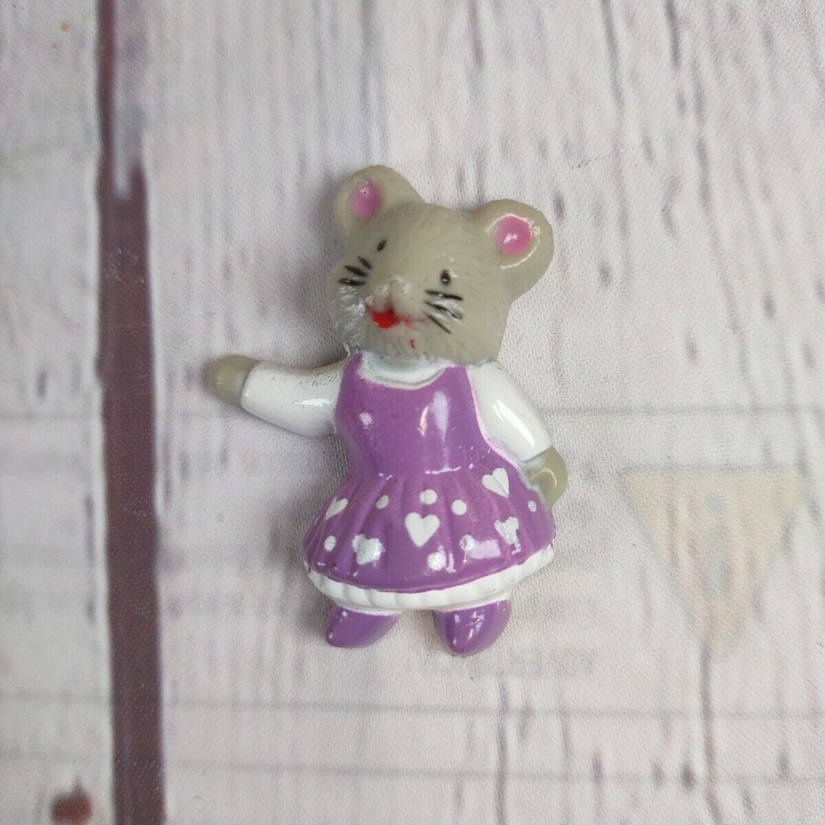 VTG Gray Mouse Plastic Fridge Magnet Refrigerator Detailed Purple Heart Dress