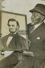 BLACK CIVIL WAR SOLDIER HOLDING PHOTO OF PRESIDENT ABRAHAM LINCOLN 4X6 POSTCARD picture